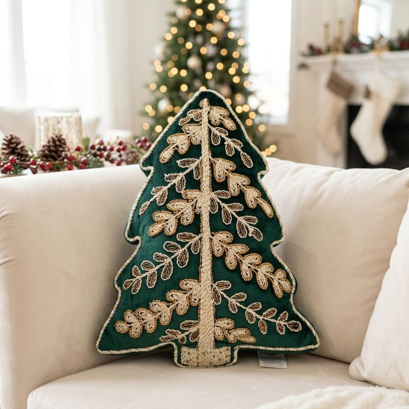 Cuscino Sagomato Albero di Natale 32x40 cm Blanc Mariclò Velluto Verde con Ricamo a Perline