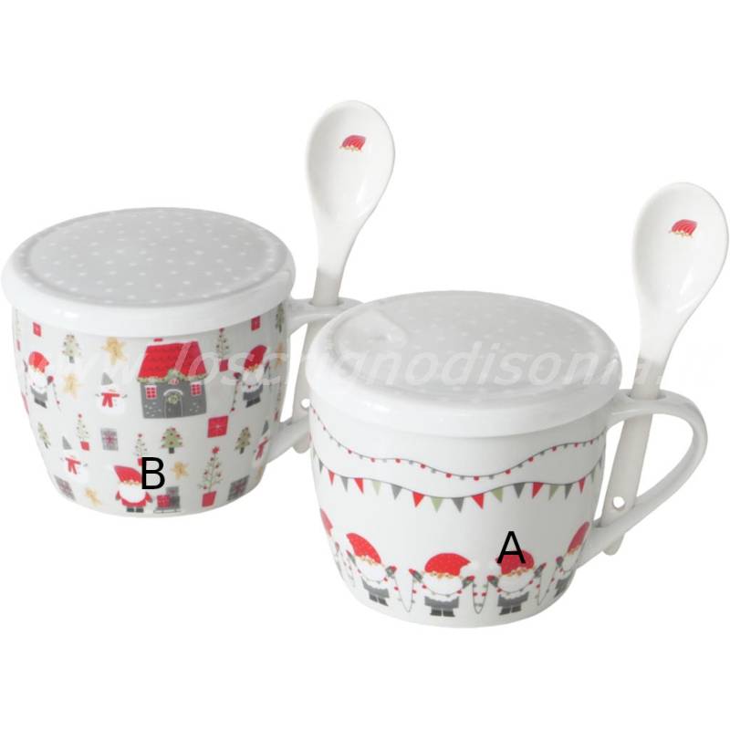 Due diverse versioni di jumbo mug natalizia con cucchiaino e tappo firmate Boltze. Vista frontale