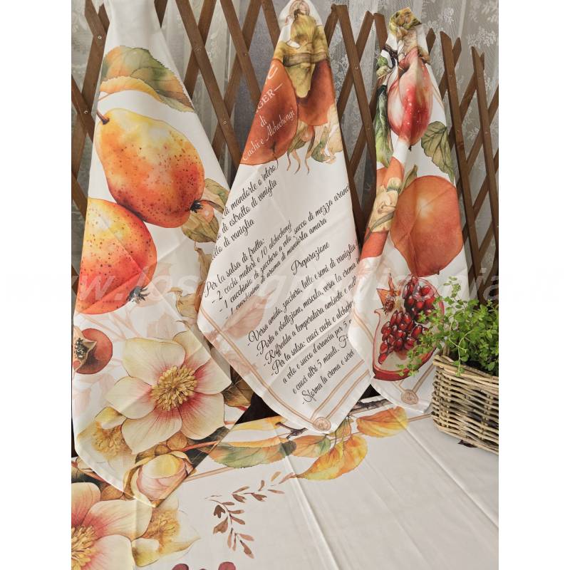 Canovacci shabby chic con stampa di pere e melograni, serie Persimmon di Blanc Mariclò. Vista frontale