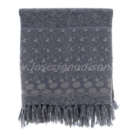 Plaid copritutto con frange e pizzo, colore grigio, serie Dentelle firmata Blanc Mariclò. Vista frontale