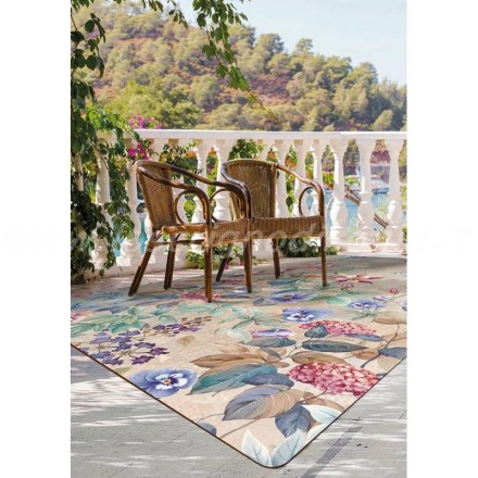 Tappeto arredo da interno-esterno con stampa floreale, serie Gioia di Internoinpelle. Vista ambientata