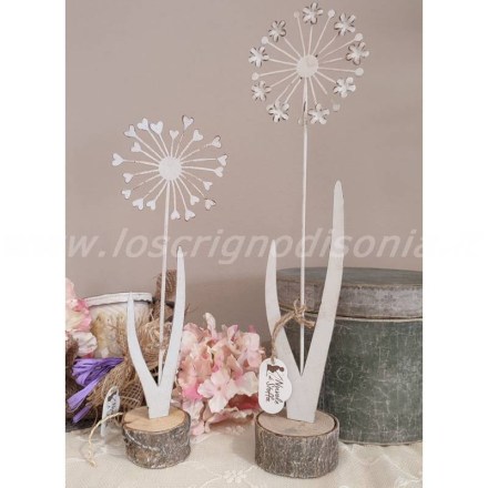 Fiori decorativi realizzati in metallo e legno, prodotti da Nuvole di Stoffa. Vista frontale