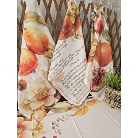 Canovacci shabby chic con stampa di pere e melograni, serie Persimmon di Blanc Mariclò. Vista frontale