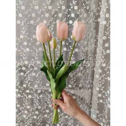 Bouquet con 5 tulipani di colore rosa, real touch, prodotti da EDG – Enzo De Gasperi. Vista frontale