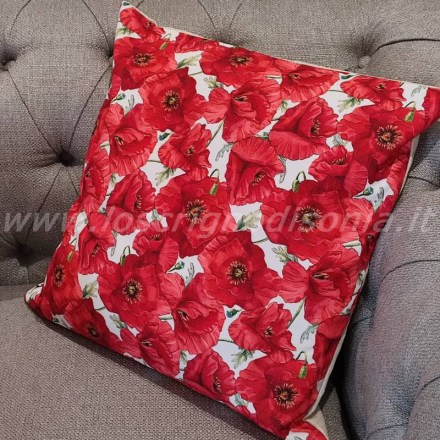 Cuscino arredo in stile shabby chic con stampa digitale floreale di papaveri. Vista ambientata