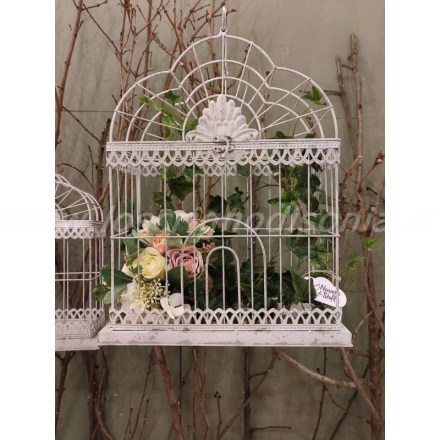 Gabbia shabby chic realizzata in metallo, serie Demetra firmata Nuvole di Stoffa. Vista frontale