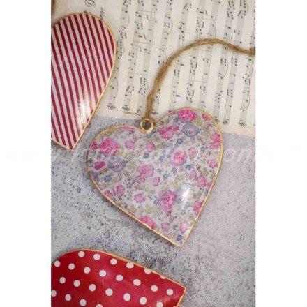 Cuore in metallo da appendere, con decorazione floreale, serie Prato Fiorito di Isabelle Rose. Vista dall'alto