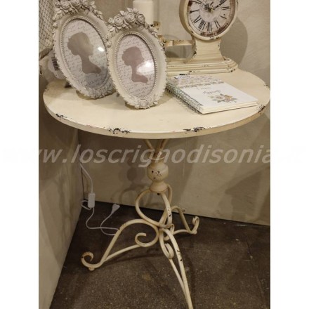 Tavolino rotondo shabby chic in metallo, serie Clarissa firmata Nuvole di Stoffa. Vista frontale