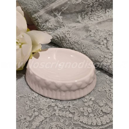 Portasapone shabby con cuoricini decorati, colore bianco, firmato Blanc Mariclò. Vista dall'alto