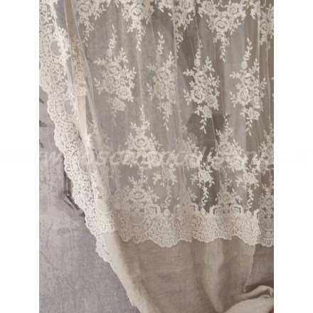 Tendone shabby in lino e pizzo dal colore naturale e argilla della serie Lumiere di Chez Moi. Vista frontale