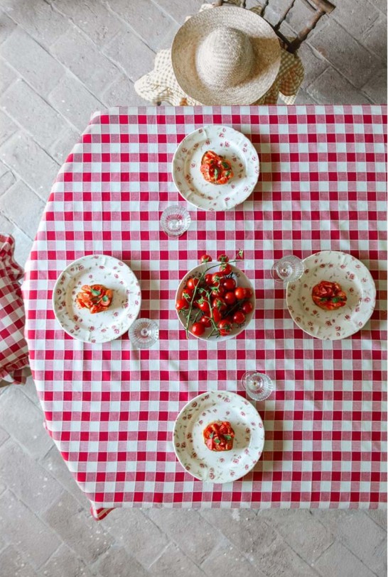 Tovaglia Blanc Mariclò 140x180 cm – Serie Osteria Chic a Quadretti Rossi