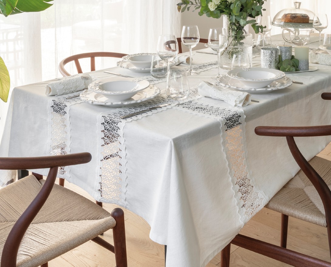 Tovaglia Ramage di Chez Moi 160x270 cm in lino con pizzo – Bianco Naturale